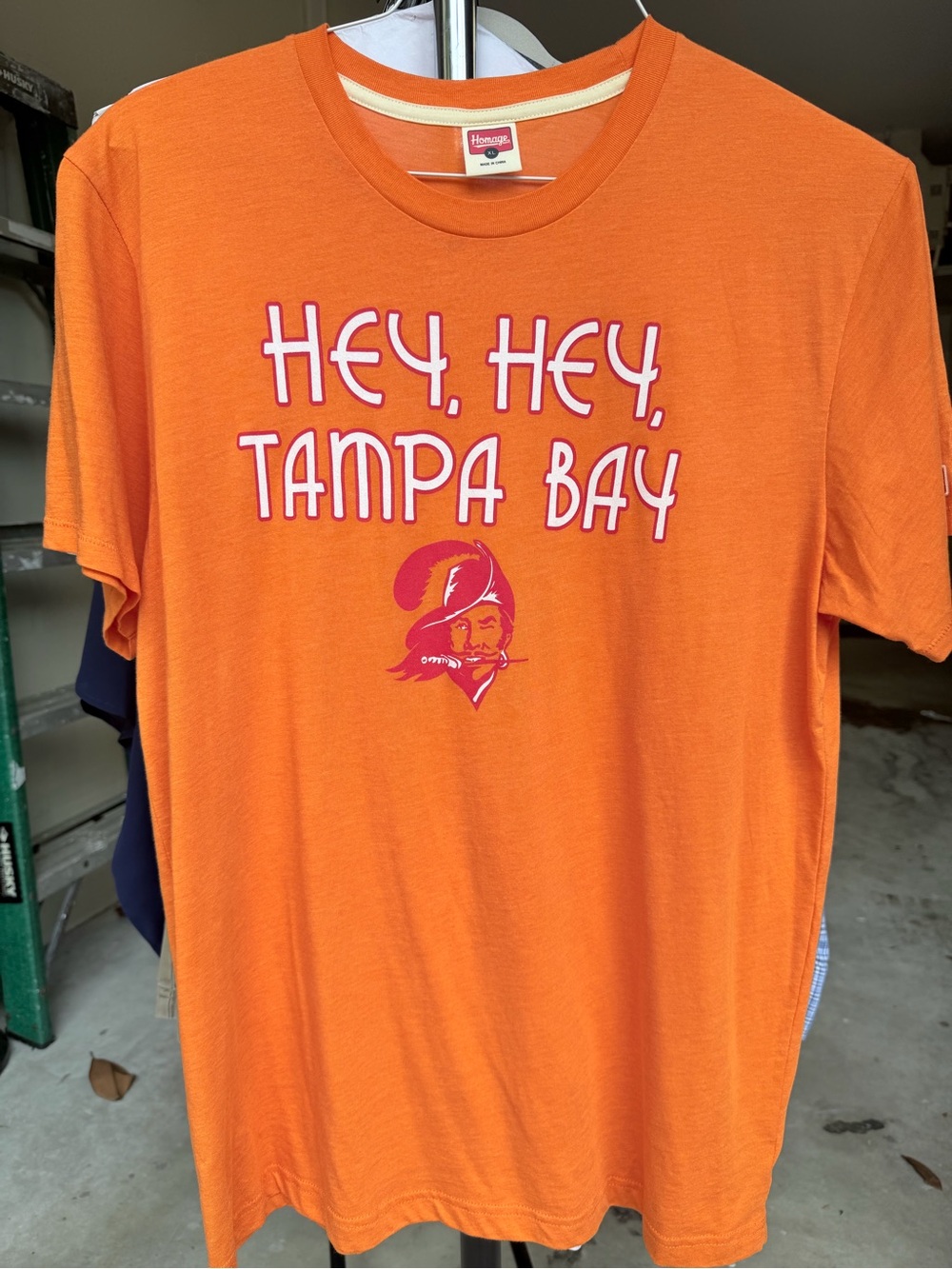NLF Tampa Bay Buccaneers Crewneck Graphic Tee - Creamsicle Throwback